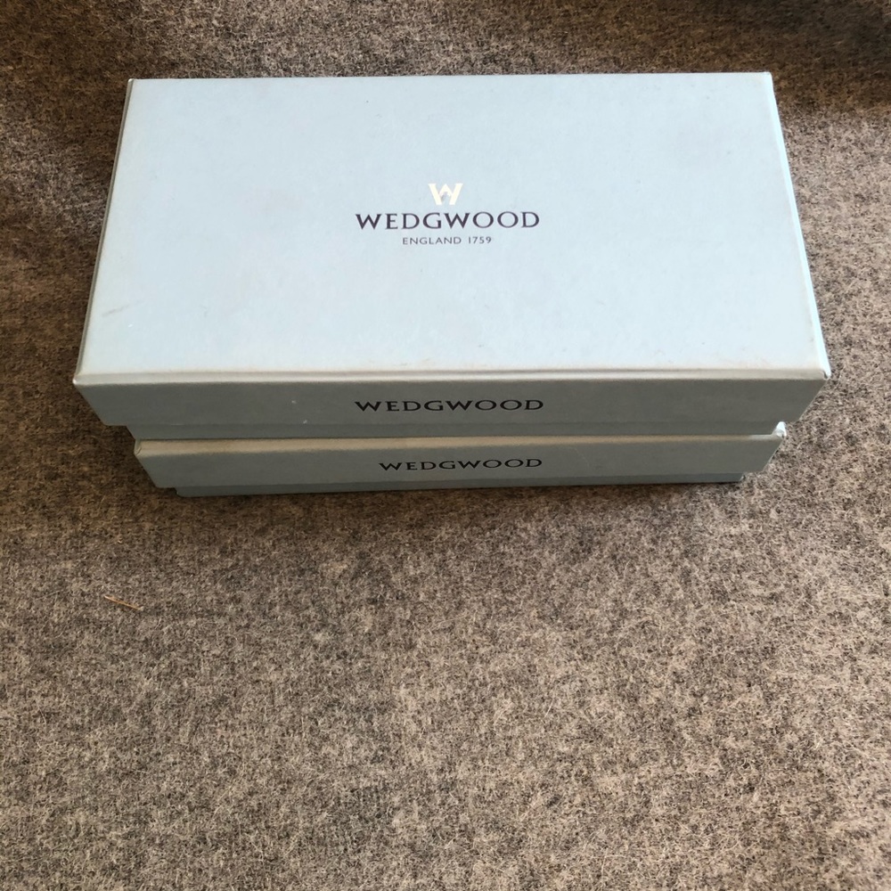 Wedge wood individual salt and pepper shakers!